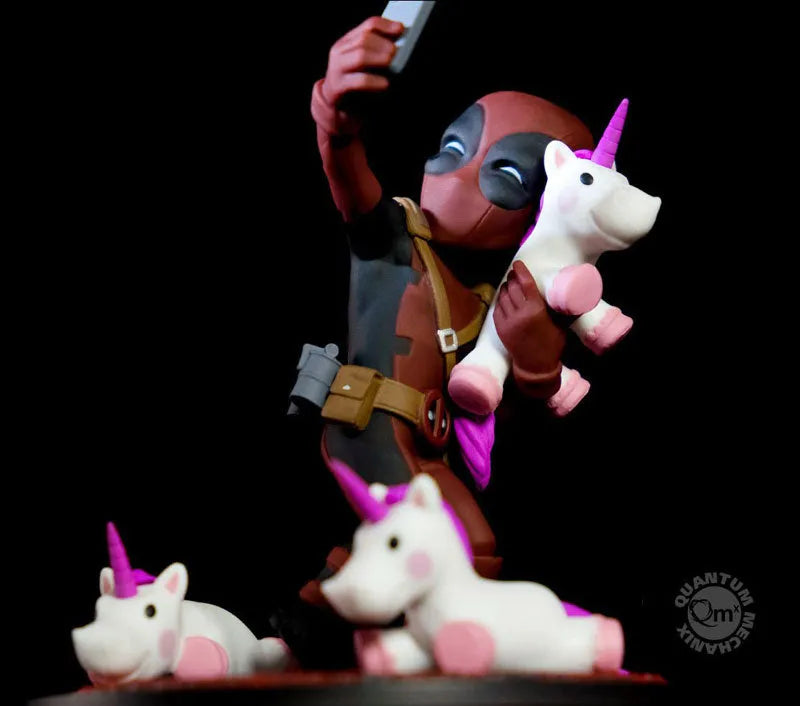 Q Pop - Marvel Comics: Deadpool PVC Figure Selfie verㅤ – Gantaku – ActionFigure Brasil