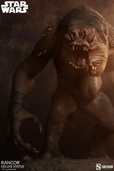 Rancor™ Deluxe Statue - LIMITED EDITION: 600 – Sideshow Collectibles – ActionFigure Brasil — iluminação de estúdio