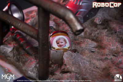 RoboCop (Premium Version) - LIMITED EDITION: 399 (Premium Edition) – Infinity Studio – ActionFigure Brasil — ângulo diferente