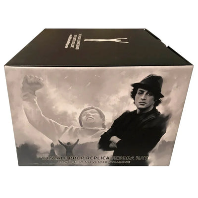 Rocky Fedora (XL) – Sly Stallone Shop – ActionFigure Brasil — iluminação de estúdio