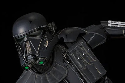 Rogue One: A Star Wars Story - Death Trooper Specialist - ARTFX Statue - 1/7ㅤ – Kotobukiya – ActionFigureBrasil — com base expositora