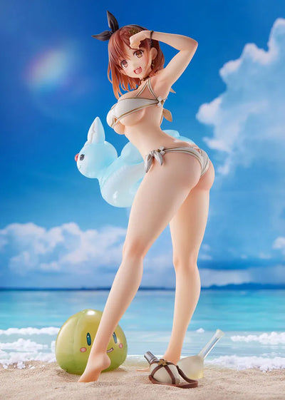 Ryza (White Swimwear Version) – Square Enix – ActionFigure Brasil — ambientada