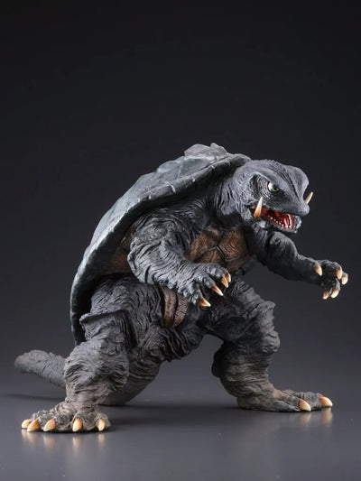 Sci-Fi Monster Soft Vinyl Model Kit Collection "Gamera the Guardian of the Universe" Gamera 1995ㅤ – Gantaku – ActionFigure Brasil — com base expositora