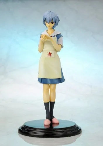 Shin Seiki Evangelion - Ayanami Rei - 1/6 - Apron Uniform Ver. (Aizu Project Khara)ㅤ – Aizu Project – ActionFigureBrasil — ângulo diferente