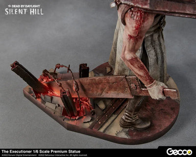 SILENT HILL x Dead by Daylight / Executioner 1/6 Scale Premium Statueㅤ – Gecco – ActionFigure Brasil — ângulo diferente