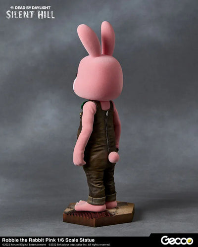SILENT HILL x Dead by Daylight / Robbie the Rabbit Pink 1/6 Scale Statueㅤ – Gecco – ActionFigure Brasil — ângulo diferente