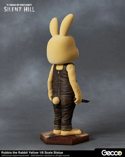 SILENT HILL x Dead by Daylight / Robbie the Rabbit Yellow 1/6 Scale Statueㅤ – Gecco – ActionFigure Brasil — ambientada
