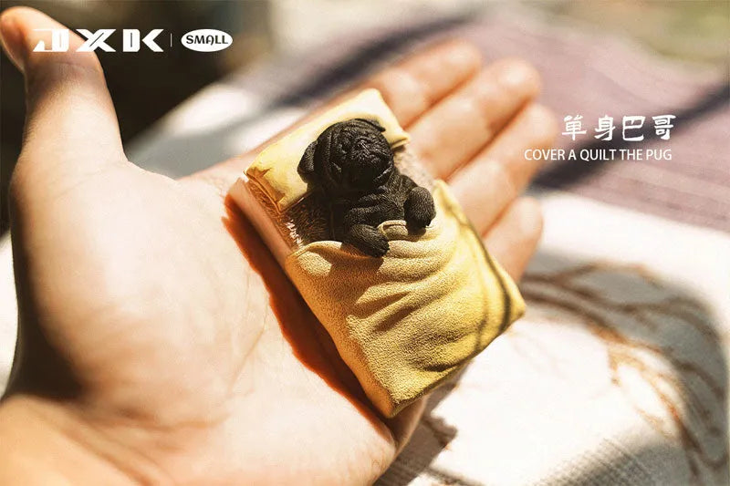 Small Pug Sleeping in the Bed Dㅤ – JXK Studio – ActionFigureBrasil