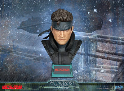 Solid Snake - LIMITED EDITION: 450 – First 4 Figures – ActionFigure Brasil — ambientada