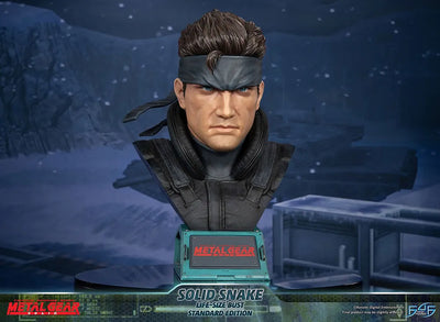 Solid Snake - LIMITED EDITION: 450 – First 4 Figures – ActionFigure Brasil — iluminação de estúdio