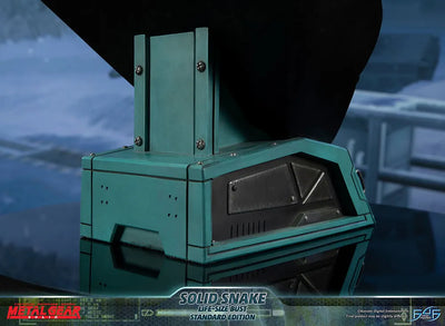 Solid Snake - LIMITED EDITION: 450 – First 4 Figures – ActionFigure Brasil — acessórios