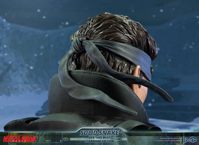 Solid Snake - LIMITED EDITION: 450 – First 4 Figures – ActionFigure Brasil — ambientada