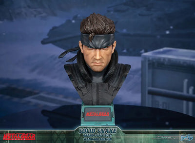 Solid Snake - LIMITED EDITION: 600 – First 4 Figures – ActionFigure Brasil — ambientada