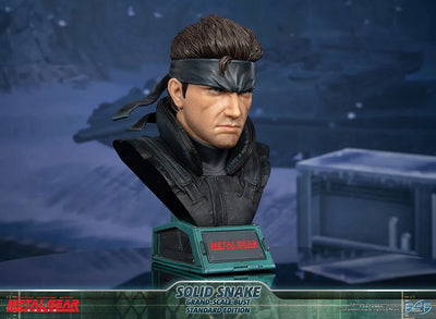 Solid Snake - LIMITED EDITION: 600 – First 4 Figures – ActionFigure Brasil — iluminação de estúdio