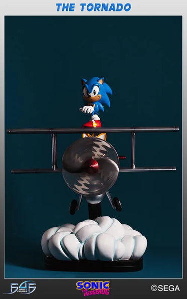 Sonic the Hedgehog 2 - The Tornado Sonic the Hedgehog & Tails Statueㅤ – First 4 Figures – ActionFigure Brasil — com base expositora