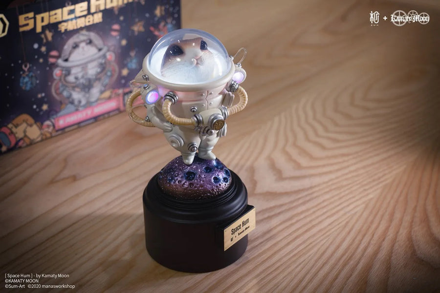 Space Hum (White) (White) – Manas SUM – ActionFigure Brasil