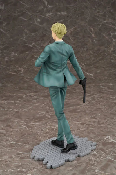 Spy x Family Loid Forger 1/7ㅤ – FuRyu – ActionFigureBrasil — com base expositora