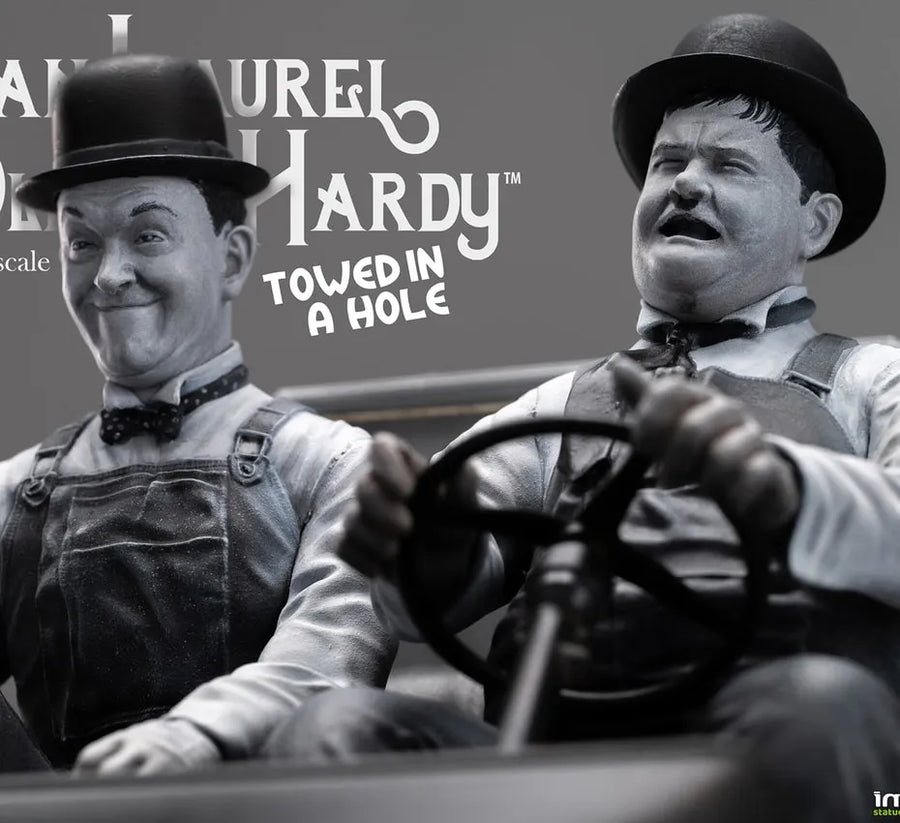 Stan Laurel & Oliver Hardy on Ford T – Infinite Statue – ActionFigure Brasil