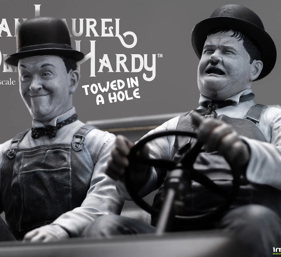 Stan Laurel & Oliver Hardy on Ford T – Infinite Statue – ActionFigure Brasil