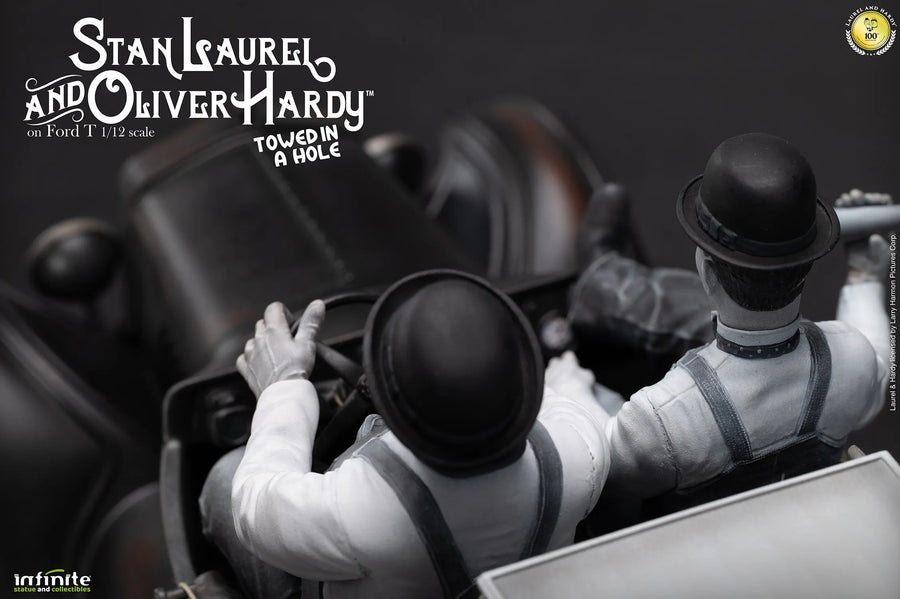 Stan Laurel & Oliver Hardy on Ford T – Infinite Statue – ActionFigure Brasil