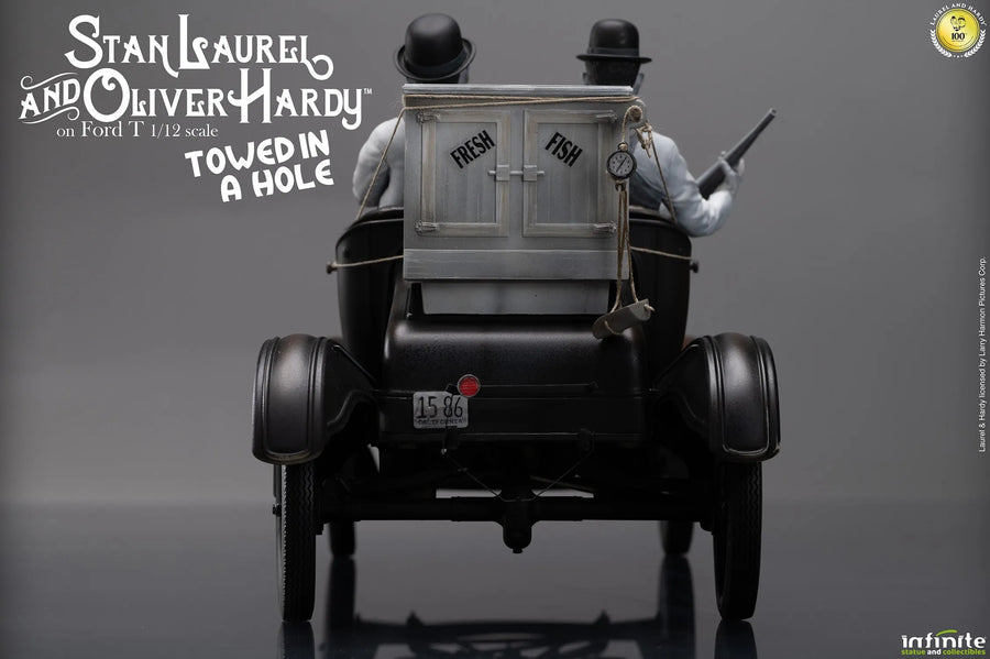 Stan Laurel & Oliver Hardy on Ford T – Infinite Statue – ActionFigure Brasil