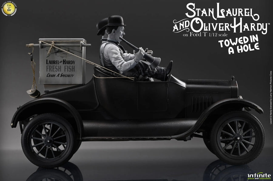 Stan Laurel & Oliver Hardy on Ford T – Infinite Statue – ActionFigure Brasil