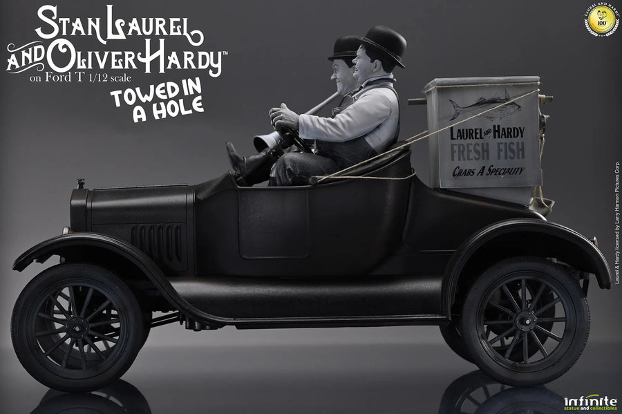 Stan Laurel & Oliver Hardy on Ford T – Infinite Statue – ActionFigure Brasil