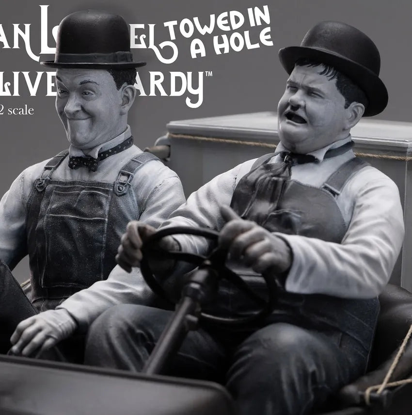 Stan Laurel & Oliver Hardy on Ford T – Infinite Statue – ActionFigure Brasil