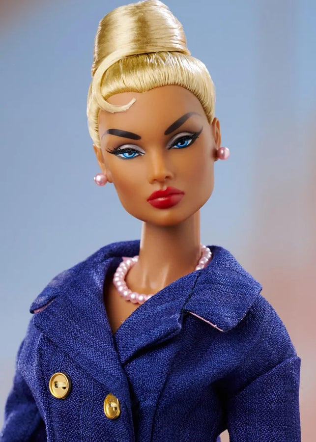 Standout Fall - Della Roux™ - LIMITED EDITION: 600 – Integrity Toys – ActionFigure Brasil