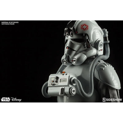 "Star Wars" 1/6 Scale Figure [Militaries of Star Wars] AT-AT Pilotㅤ – Sideshow Collectibles – ActionFigure Brasil — com base expositora