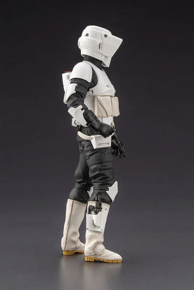 Star Wars: Episode VI – Return of the Jedi - Scout Trooper - ARTFX+ - 1/10 (Kotobukiya)ㅤ – Kotobukiya – ActionFigureBrasil — ambientada