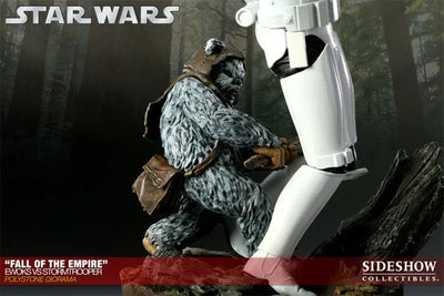 Star Wars VS. Diorama Series - Ewoks VS Stormtrooper (Fall Of The Empire)ㅤ – Sideshow Collectibles – ActionFigureBrasil — ângulo diferente