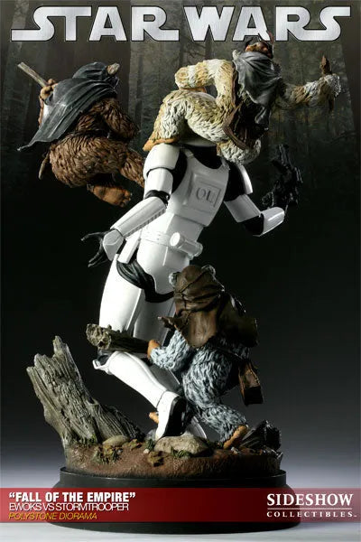 Star Wars VS. Diorama Series - Ewoks VS Stormtrooper (Fall Of The Empire)ㅤ – Sideshow Collectibles – ActionFigureBrasil — com base expositora