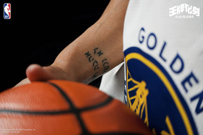 Stephen Curry - LIMITED EDITION: 300 – Infinity Studio – ActionFigure Brasil — com base expositora