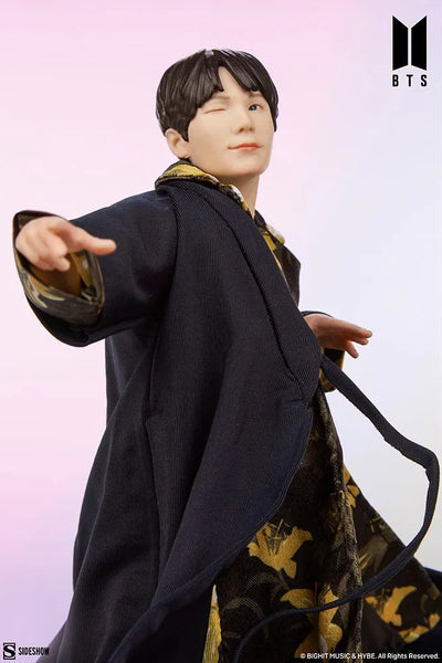 SUGA Deluxe - LIMITED EDITION – Sideshow Collectibles – ActionFigure Brasil — com base expositora