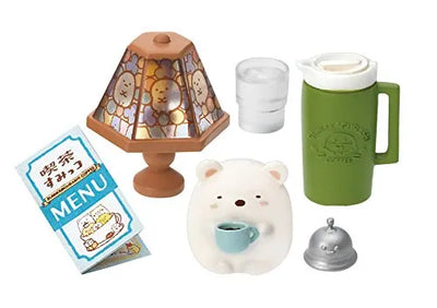 Sumikko Gurashi - Sumikko Gurashi Kissa Sumikko - 1 - Welcome (Re-Ment)ㅤ – Re-Ment – ActionFigureBrasil — com base expositora