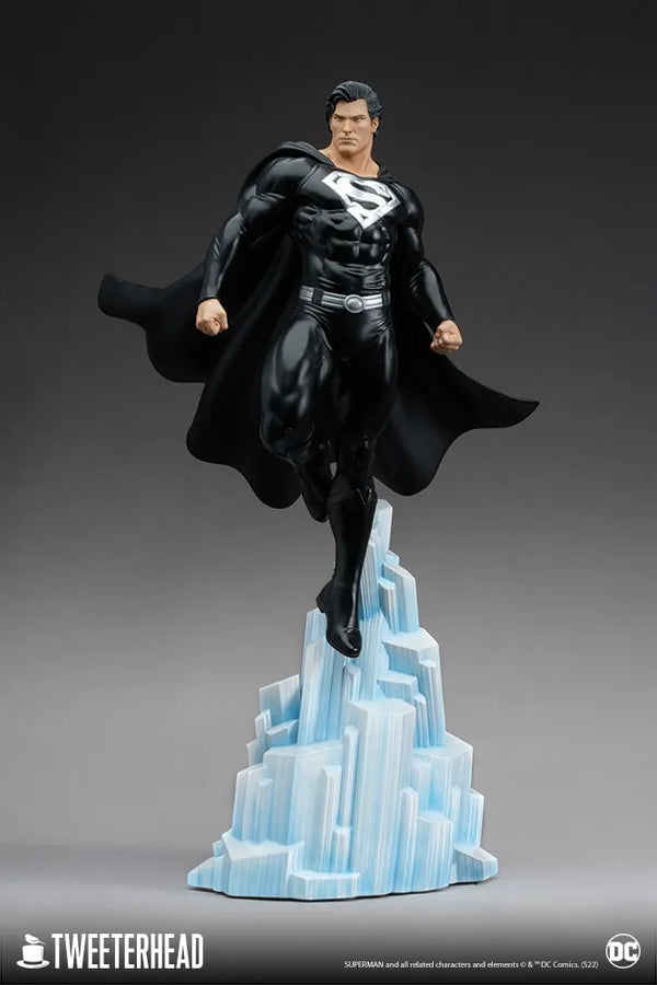 Superman (Black Suit) – Tweeterhead – ActionFigure Brasil