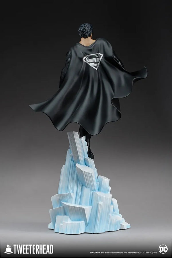 Superman (Black Suit) – Tweeterhead – ActionFigure Brasil