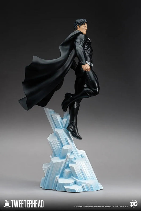 Superman (Black Suit) – Tweeterhead – ActionFigure Brasil