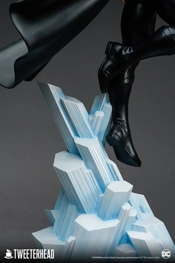 Superman (Black Suit) – Tweeterhead – ActionFigure Brasil