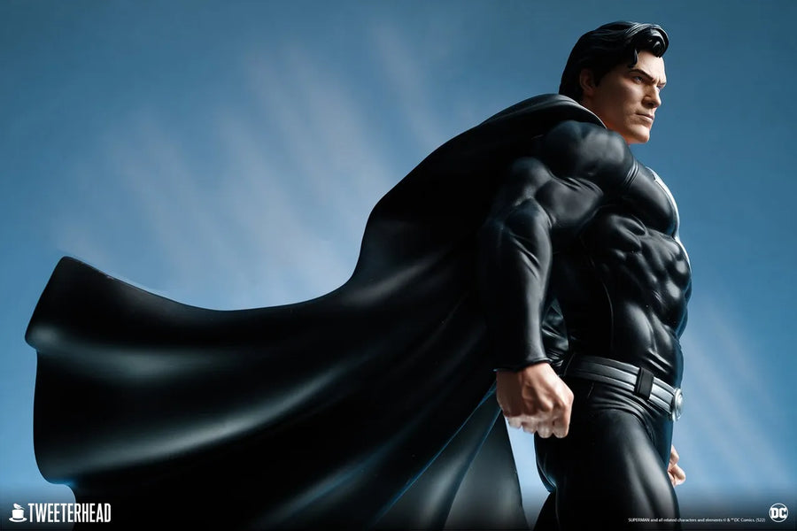 Superman (Black Suit) – Tweeterhead – ActionFigure Brasil