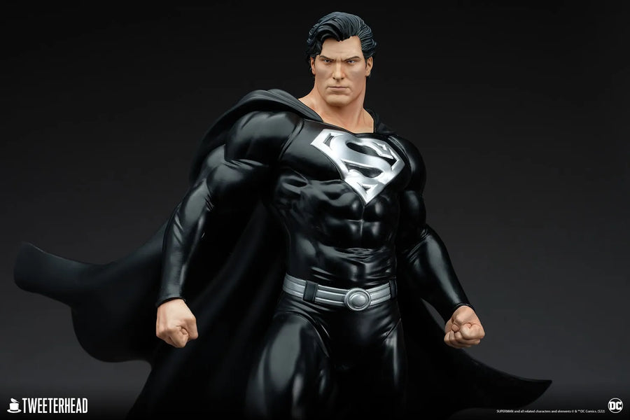 Superman (Black Suit) – Tweeterhead – ActionFigure Brasil