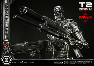 T-800 Endoskeleton (Deluxe Bonus Version) - LIMITED EDITION: 200 (Deluxe Bonus Version) – Prime 1 Studio – ActionFigure Brasil — com base expositora