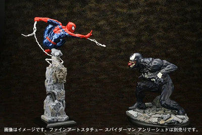 the AMAZING SPIDER-MAN Fine Art Statue Venom Unboundㅤ – Gantaku – ActionFigure Brasil — com base expositora