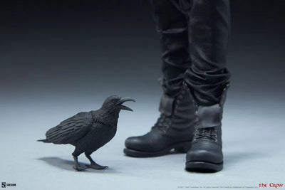 The Crow - 1/6 Scale Fully Poseable Figure: Eric Dravenㅤ – Sideshow Collectibles – ActionFigure Brasil — ângulo diferente