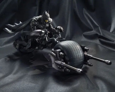 The Dark Knight - Batman - Movie Realization - 1/9 (Bandai)ㅤ – Bandai – ActionFigureBrasil — ambientada