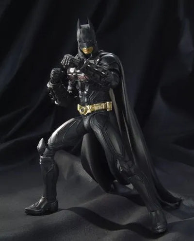 The Dark Knight - Batman - Movie Realization - 1/9 (Bandai)ㅤ – Bandai – ActionFigure Brasil — ângulo diferente