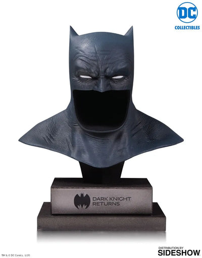 The Dark Knight Returns Batman Cowl - LIMITED EDITION: 5000 – DC Direct – ActionFigure Brasil — ângulo diferente