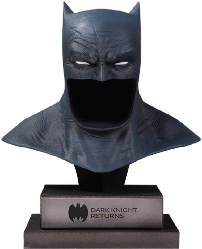 The Dark Knight Returns Batman Cowl - LIMITED EDITION: 5000 – DC Direct – ActionFigure Brasil — close