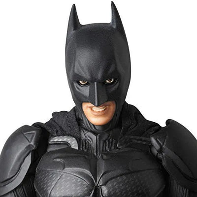 The Dark Knight Rises - Batman - Mafex #7 - Ver.2.0 (Medicom Toy)ㅤ – Medicom Toy – ActionFigure Brasil — com base expositora